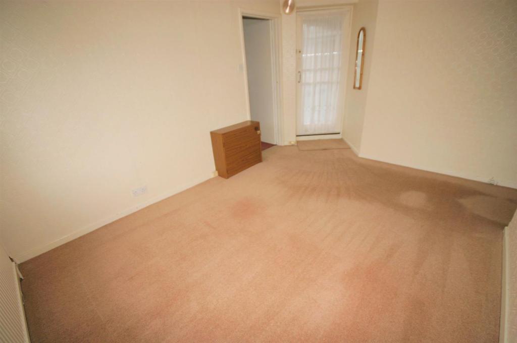 Wadhurst Avenue, Luton 2 bed semidetached bungalow £1,095 pcm (£253 pw)