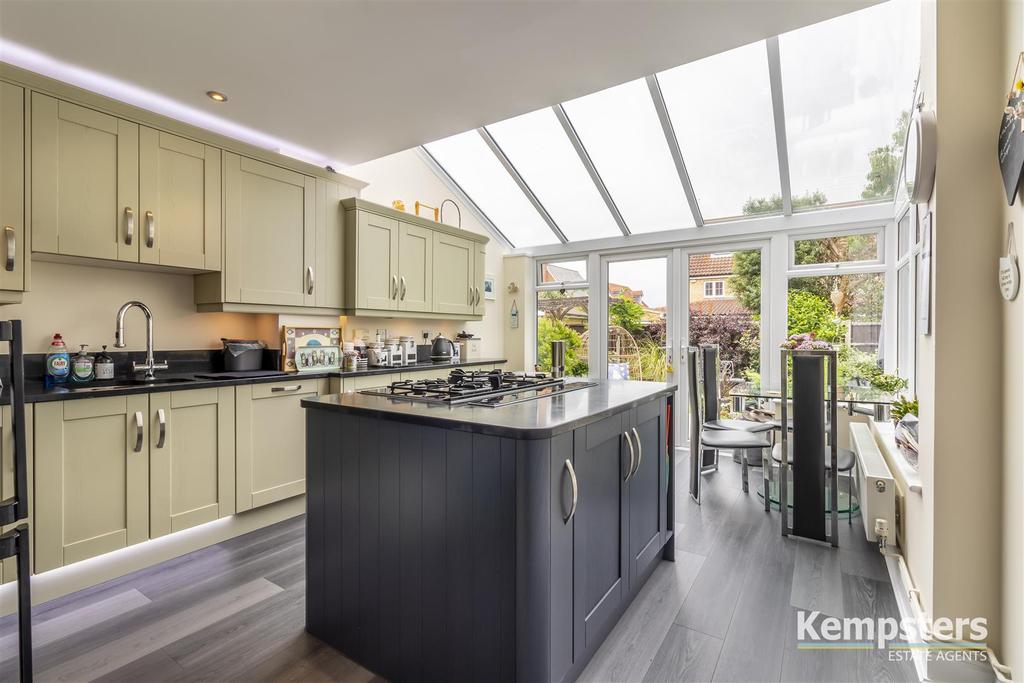 Kitchen 1.jpg