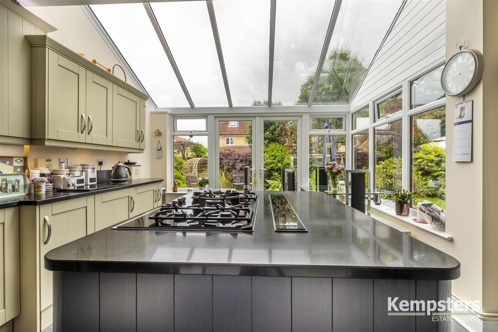 Kitchen 2.jpg
