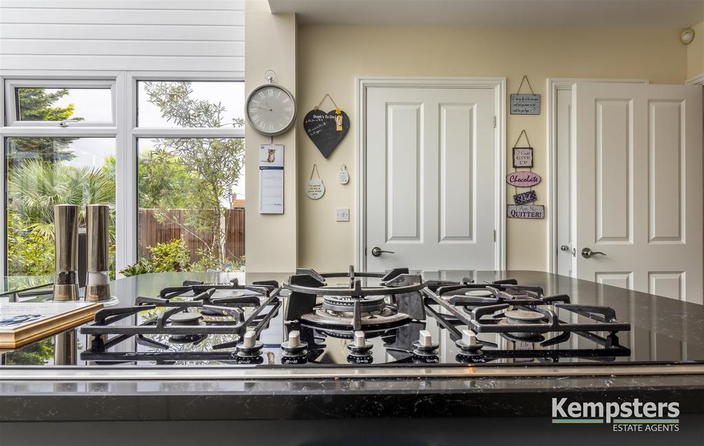 Kitchen 6.jpg