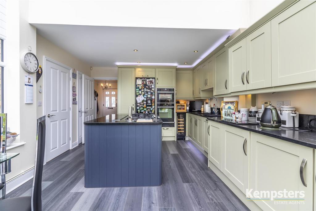 Kitchen 4.jpg
