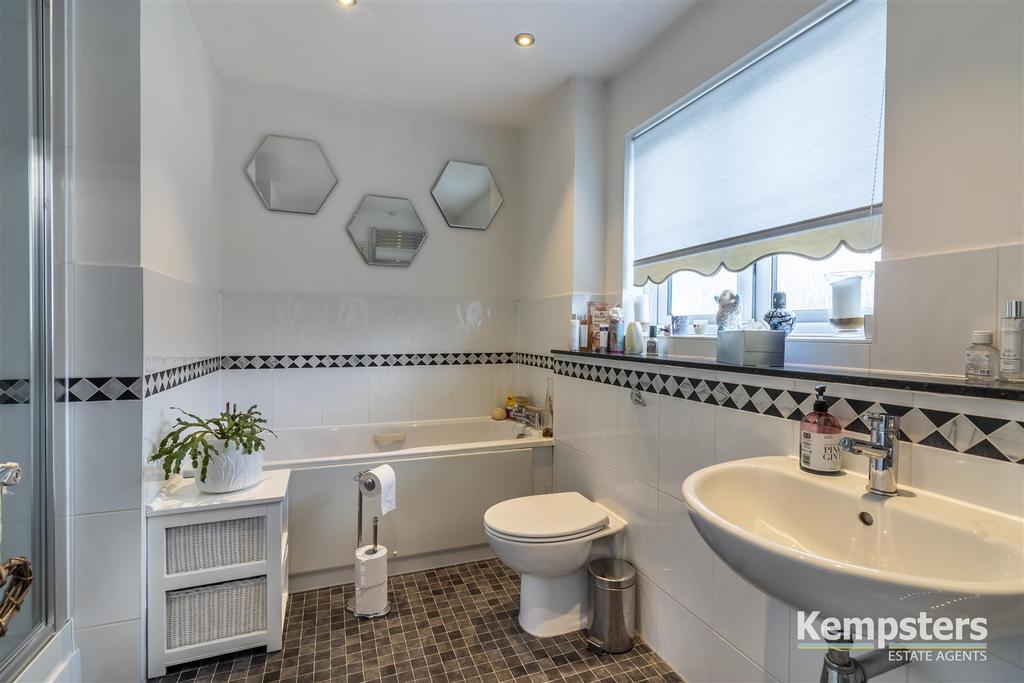 Bathroom 1.jpg