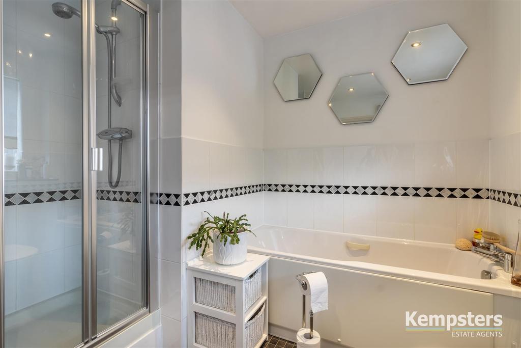 Bathroom 1 2nd.jpg