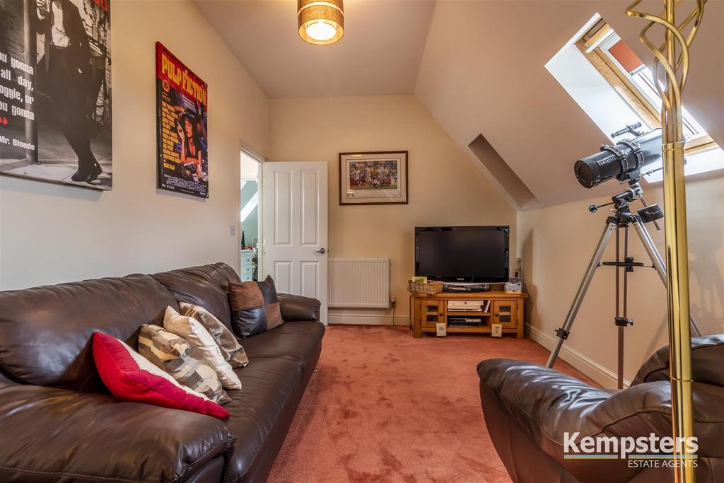 Bedroom 2 3rd.jpg