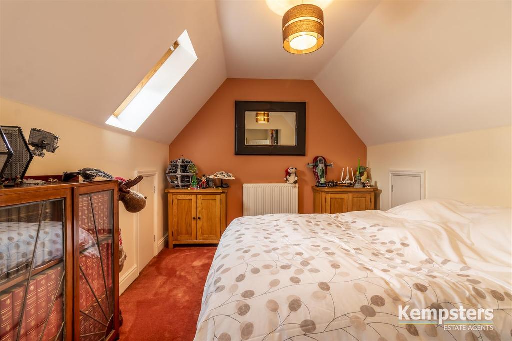 Bedroom 2 4th.jpg