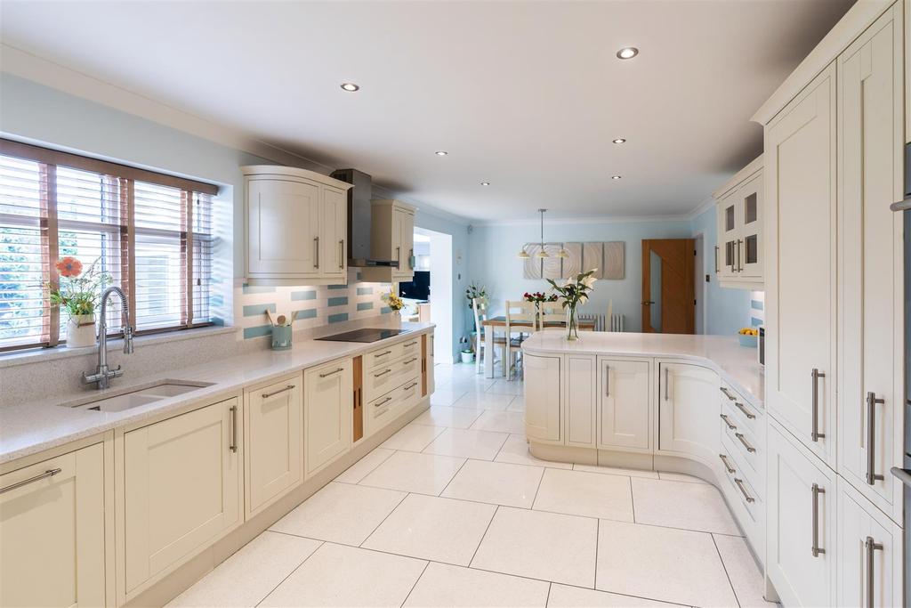 Living/dining/kitchen