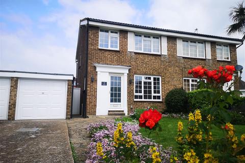 3 Brookmead Close, Eastbourne, BN22 8UX