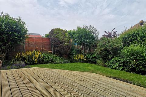 3 Brookmead Close, Eastbourne, BN22 8UX