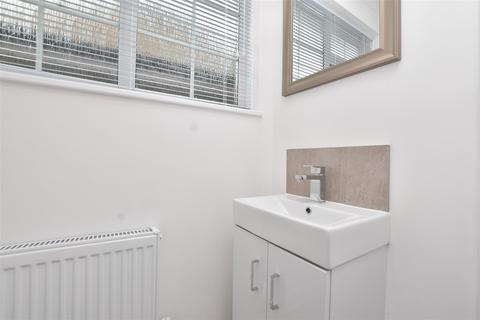 3 Brookmead Close, Eastbourne, BN22 8UX