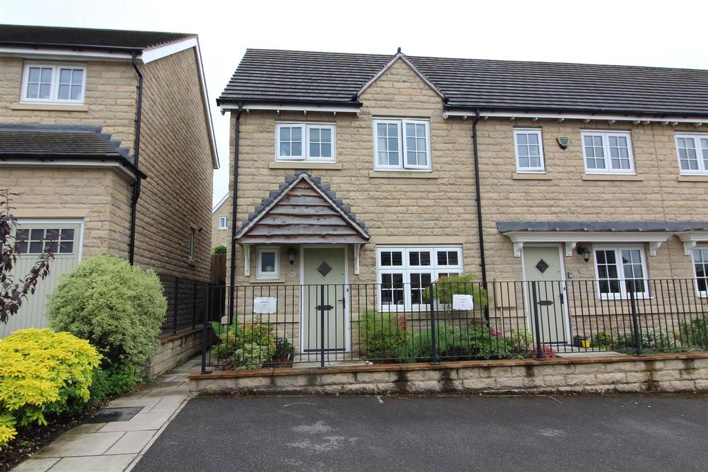 Emley View, Skelmanthorpe, Huddersfield, HD8 9US 3 bed end of terrace house £235,000