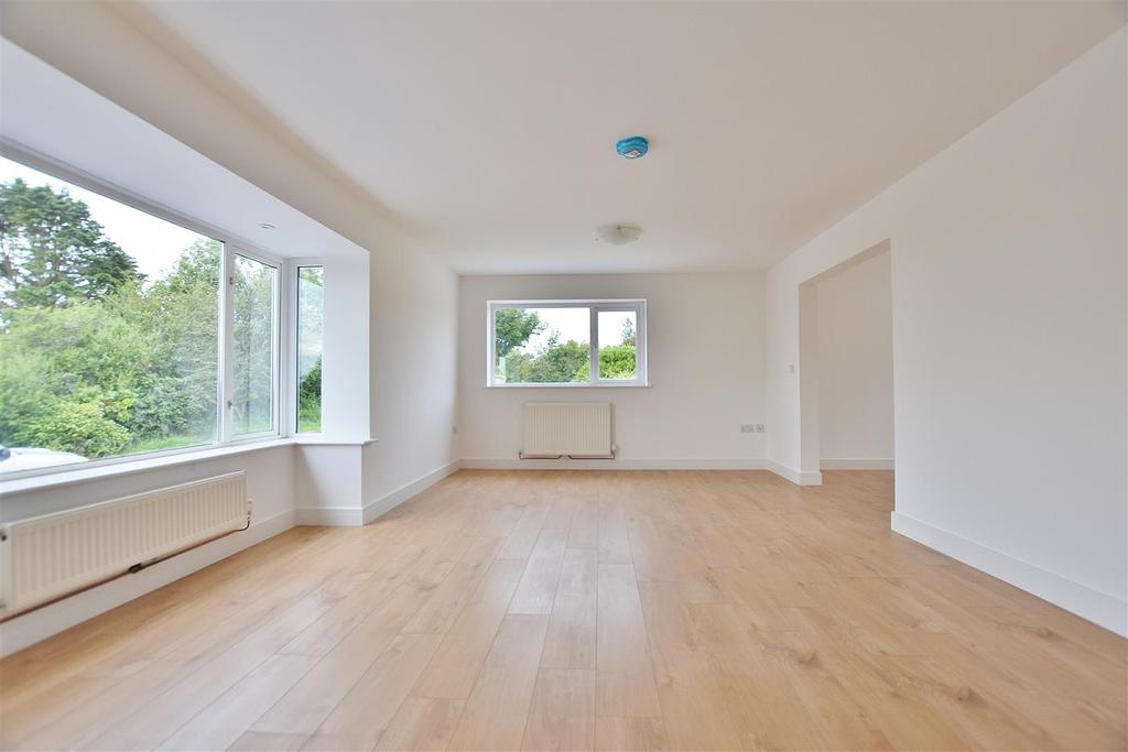 Ruther Park, Haverfordwest 3 bed detached bungalow £280,000