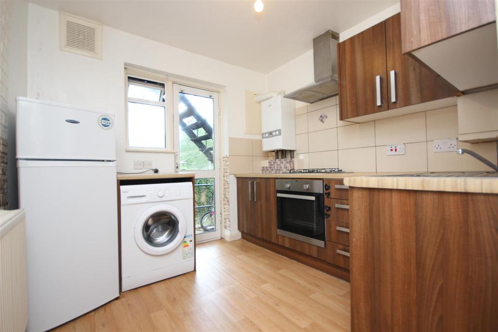 Rosemont Road, Acton W3 9LS 2 bed flat £1,400 pcm (£323 pw)