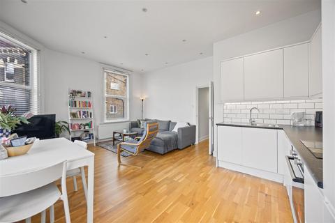 3 bedroom apartment to rent, Kilburn High Road, London NW6