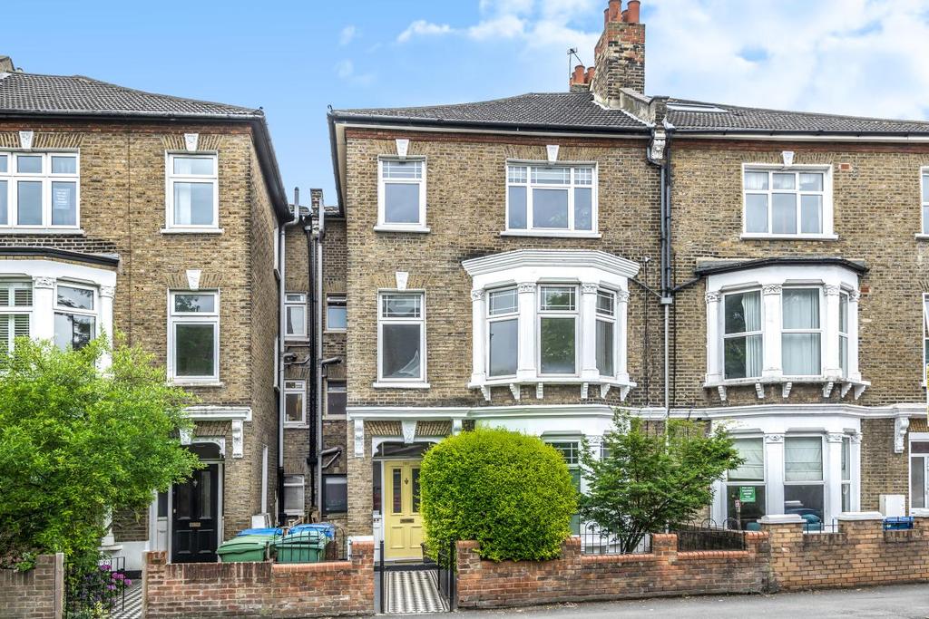 East Dulwich Grove, East Dulwich 2 bed flat for sale £400,000