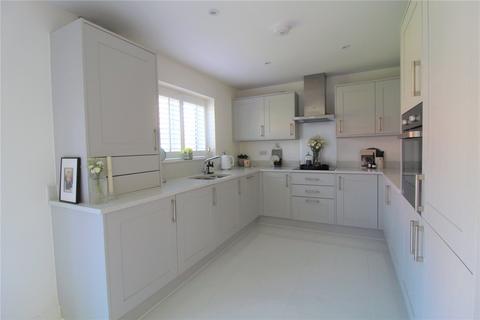 8 Charles Crescent, Rochford, SS4 1FN