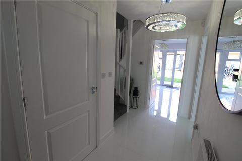 8 Charles Crescent, Rochford, SS4 1FN