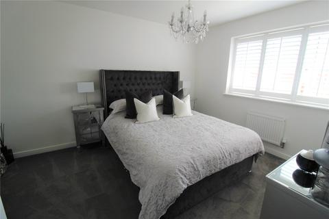 8 Charles Crescent, Rochford, SS4 1FN