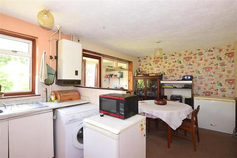 12 James Road, Cuxton, Rochester, ME2 1DH