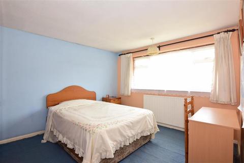 12 James Road, Cuxton, Rochester, ME2 1DH
