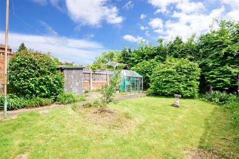 12 James Road, Cuxton, Rochester, ME2 1DH