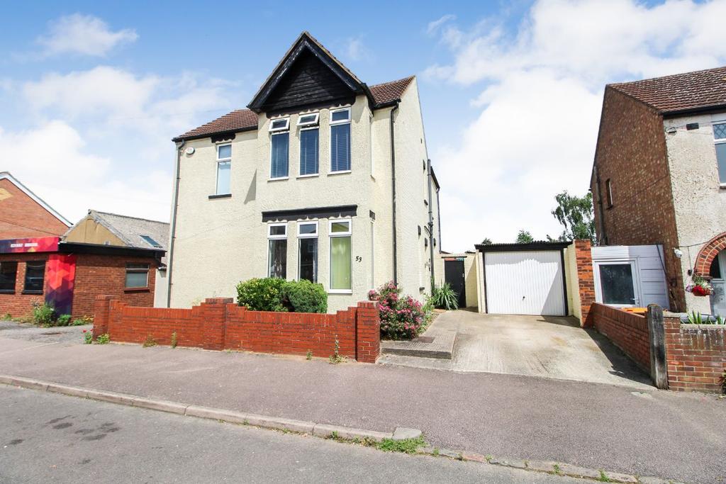 Stuart Road, Kempston, Bedford 4 bed detached house £400,000
