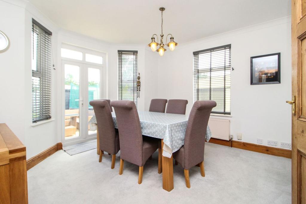 Stuart Road, Kempston, Bedford 4 bed detached house £400,000