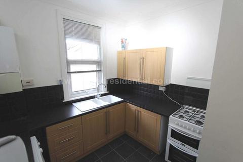 1 bedroom flat to rent, Genesta Road, Westcliff On Sea, Essex