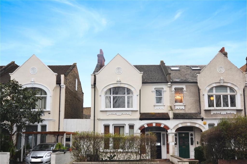 Fulham Palace Road, London, UK, SW6 3 bed apartment to rent £2,250