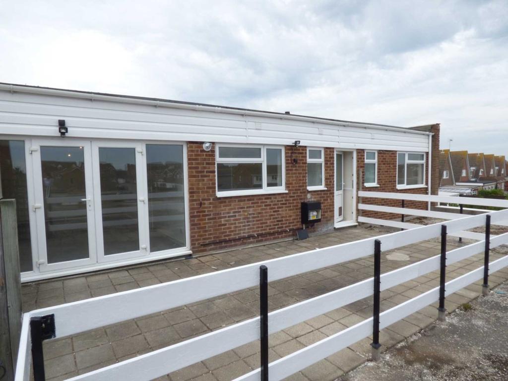 Beatty Road, Eastbourne 3 bed flat £895 pcm (£207 pw)