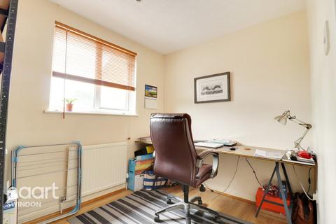 26 Castle Dore, Freshbrook, Swindon, SN5 8PH