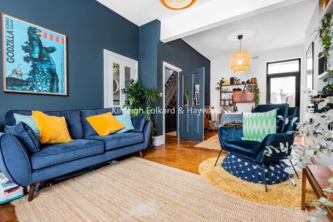 125 Laleham Road, London, SE6 2JD