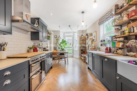 125 Laleham Road, London, SE6 2JD