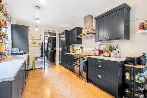 125 Laleham Road, London, SE6 2JD