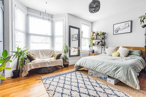 125 Laleham Road, London, SE6 2JD