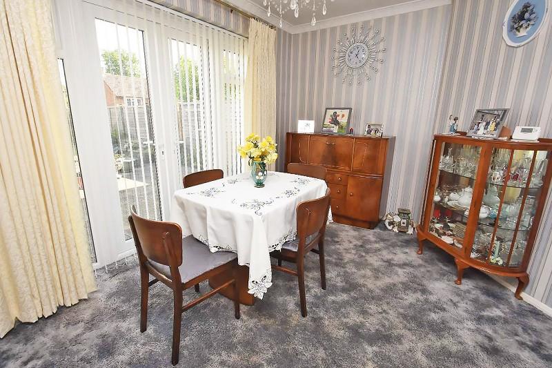Preston Lane, Tadworth, Surrey. KT20 3 bed end of terrace house £400,000