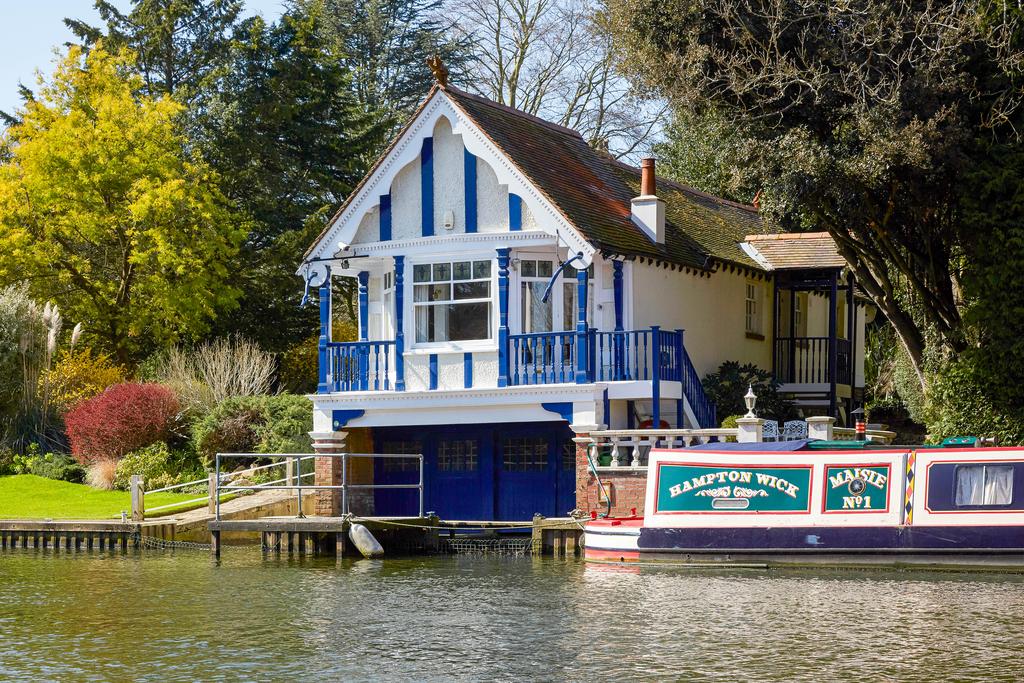 Further view of Elms Boathouse, from mainstream River Thames