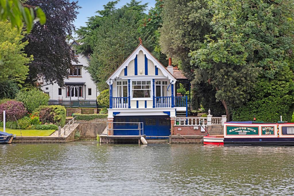 Viewed from mid River Thames