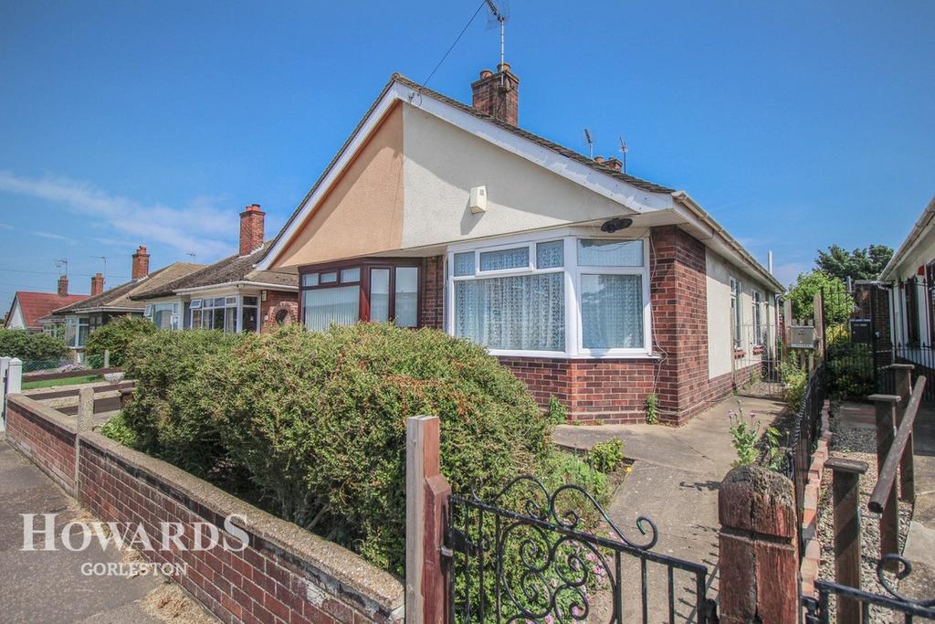 Shrublands Way, Gorleston 2 bed semidetached bungalow £160,000