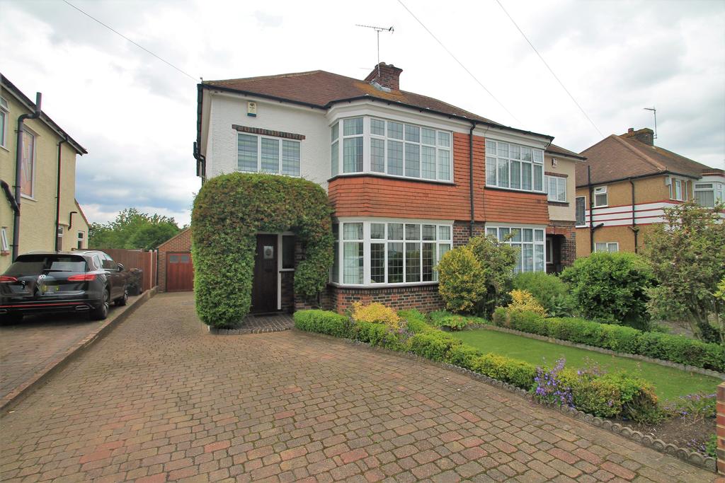 Ridgeway Avenue, Gravesend, Kent 4 bed semidetached house £460,000