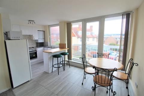 2 bedroom flat to rent, Furze Hill, Hove, BN3