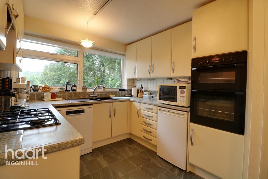 The Grove, Biggin Hill 6 bed detached house £525,000