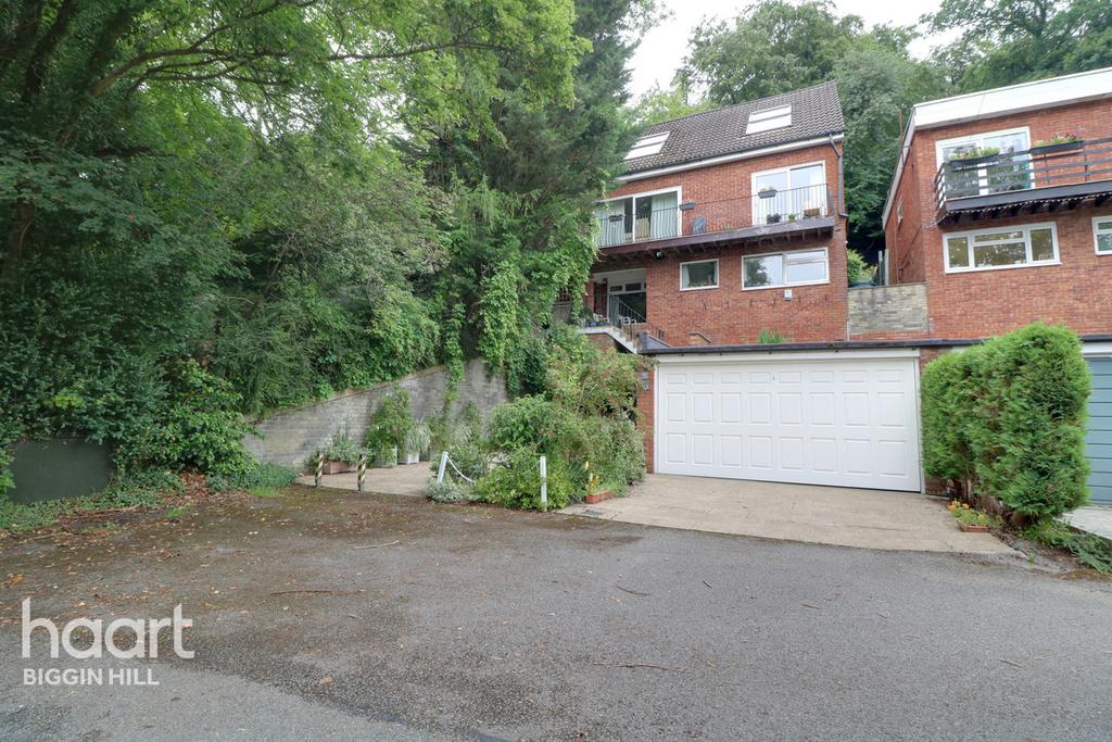The Grove, Biggin Hill 6 bed detached house £525,000