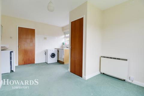22 Bishops Walk, Lowestoft, NR32 4JN