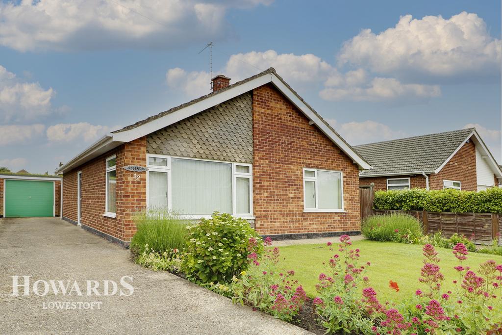 Walk, Lowestoft 2 bed detached bungalow £280,000