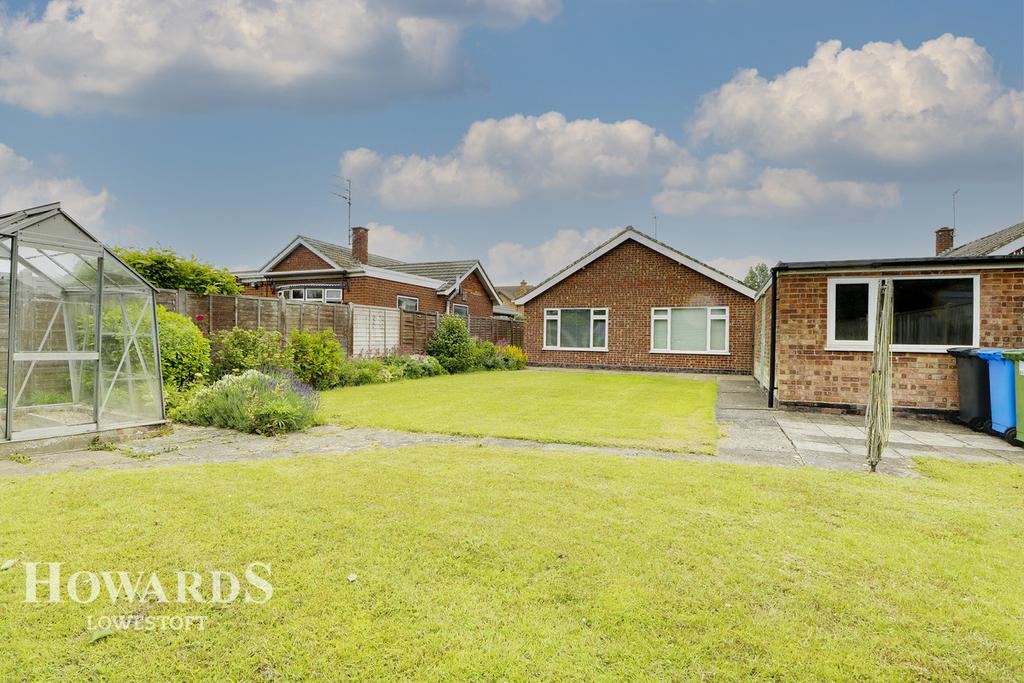 Walk, Lowestoft 2 bed detached bungalow £280,000