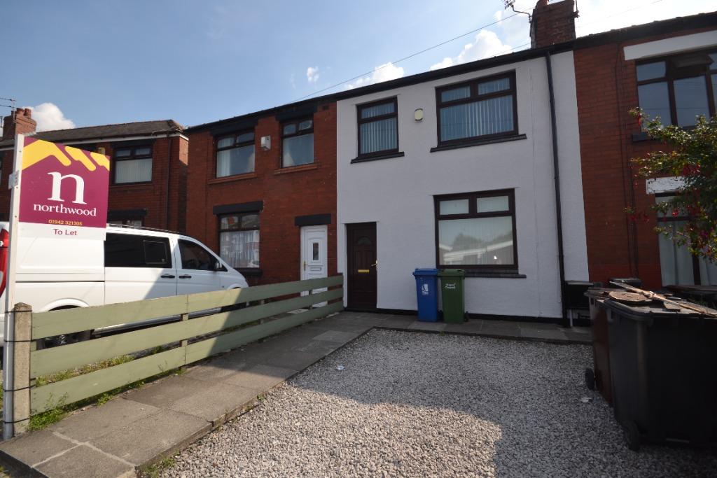 Woodhouse Lane, Springfield, Wigan, WN6 3 bed terraced house £525 pcm