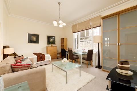 Studio to rent, Ashburn Gardens, SW7