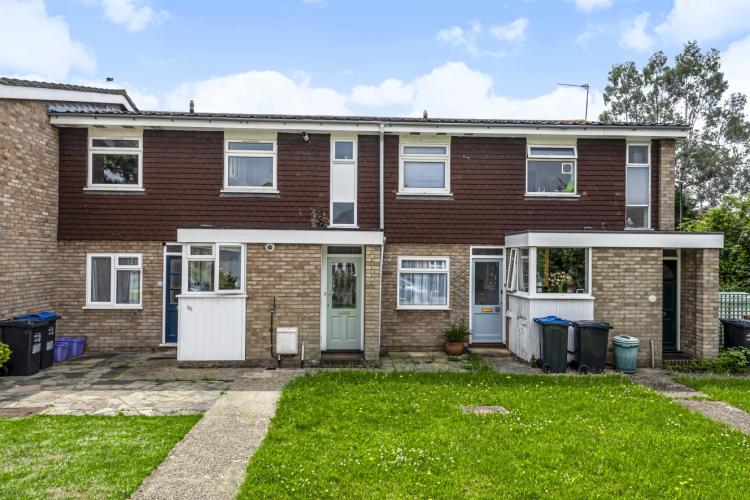 Blenheim Road Raynes Park SW20 2 bed apartment £1,295 pcm (£299 pw)