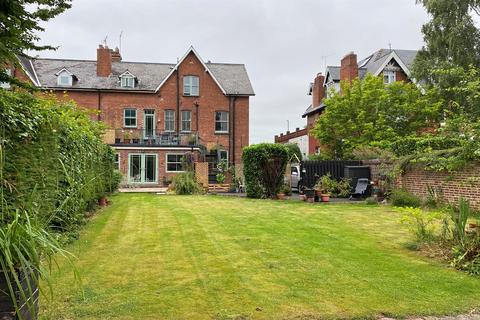 18 Aylestone Hill, Hereford, HR1 1HS