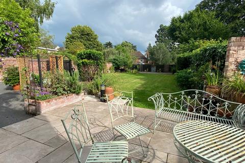 18 Aylestone Hill, Hereford, HR1 1HS